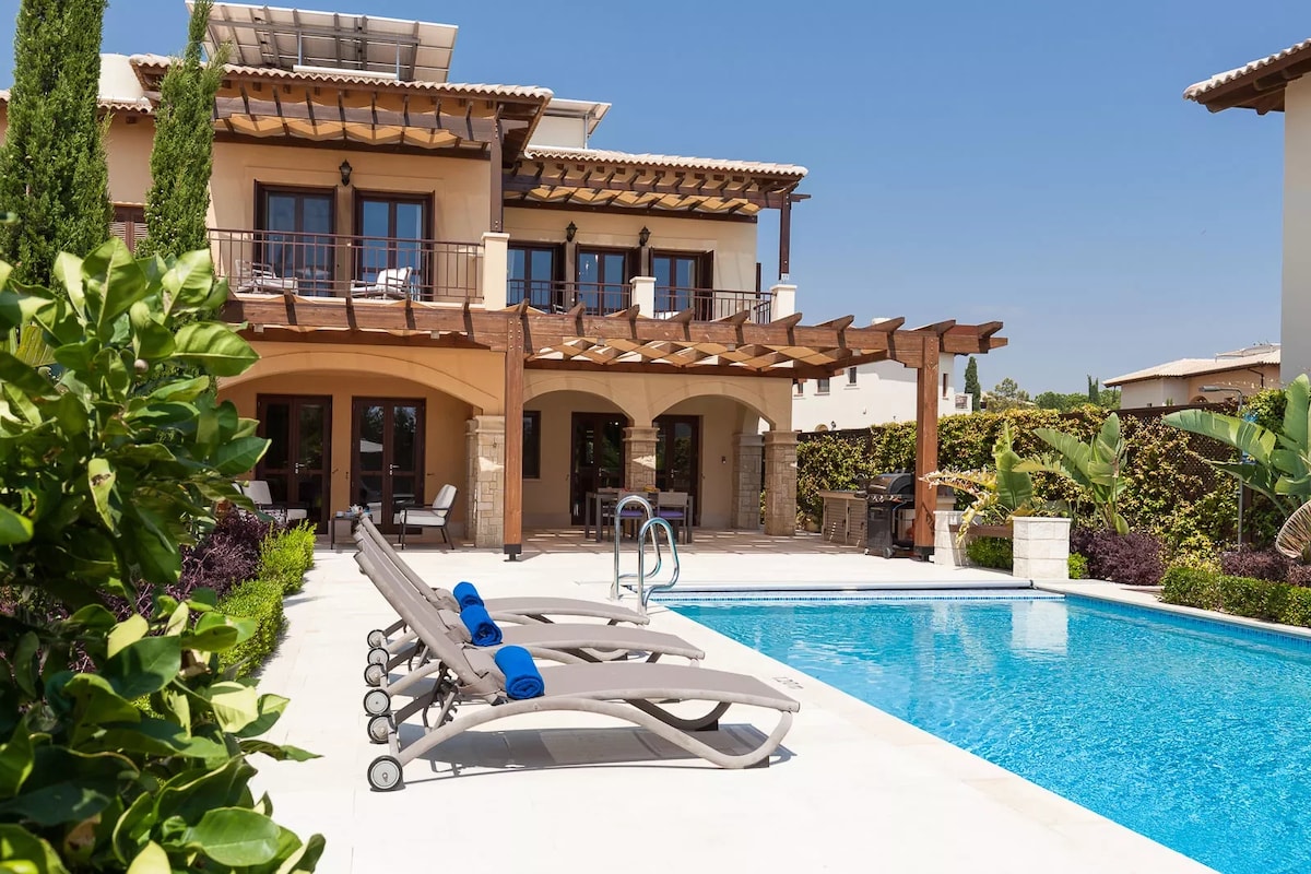 Luxury Villa AJ
 04 with private heated pool