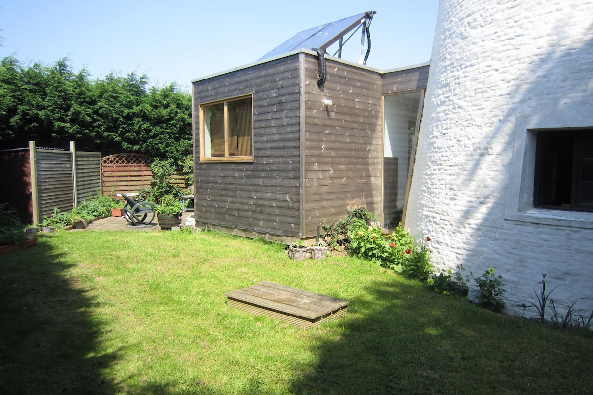 home in the Flemish Ardennes between the meadows