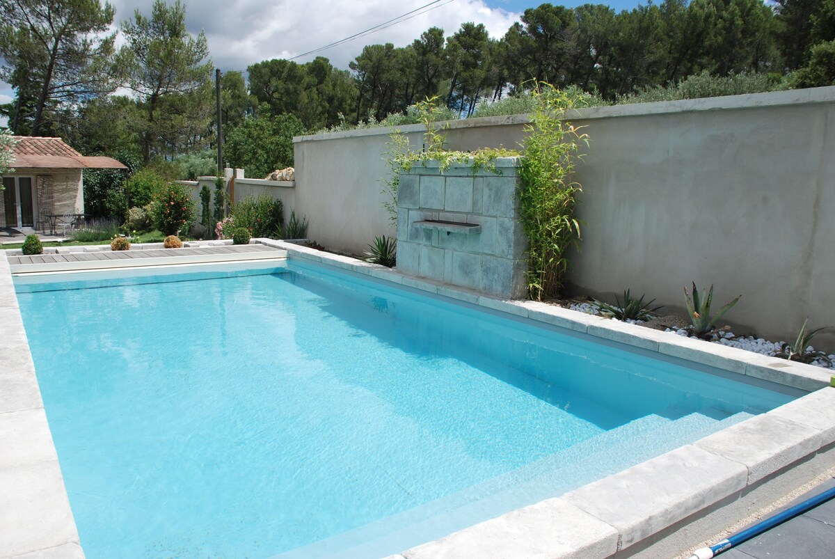 Villa climatisée, proche JO, piscine chauffée,