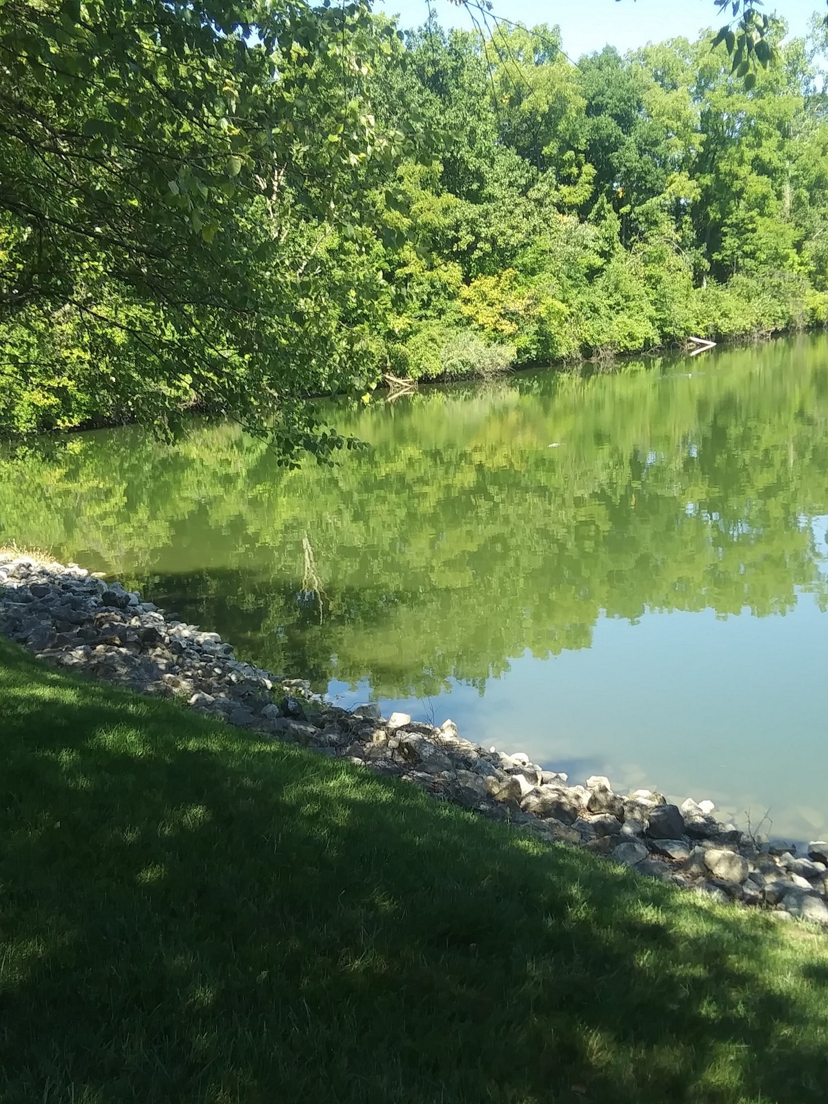 condo on sandpiper lake, close to bsu and hospital