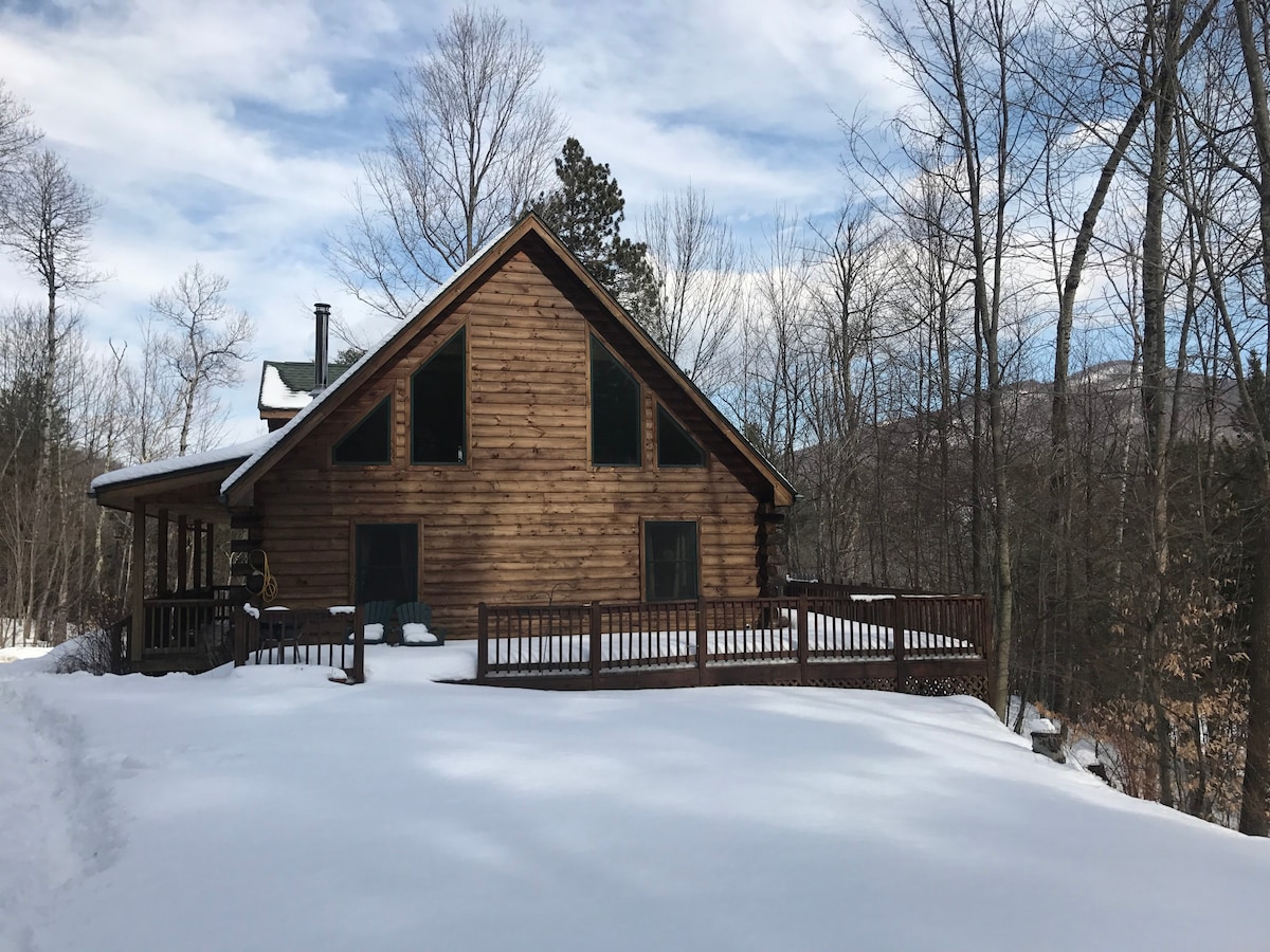 银熊小屋（ Silver Bear Cabin ） ，距离怀特菲斯（ Whiteface ）