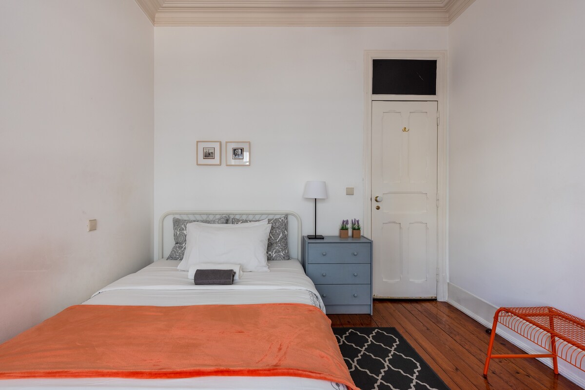 Orange Bedroom - Marquês de Pombal (1 guest)