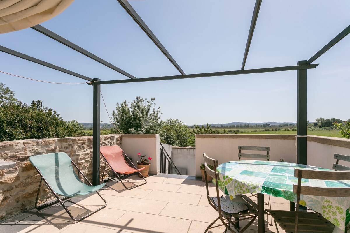 米迪运河（ Canal du Midi ）附近的“Le Relais du Bouchon”小屋