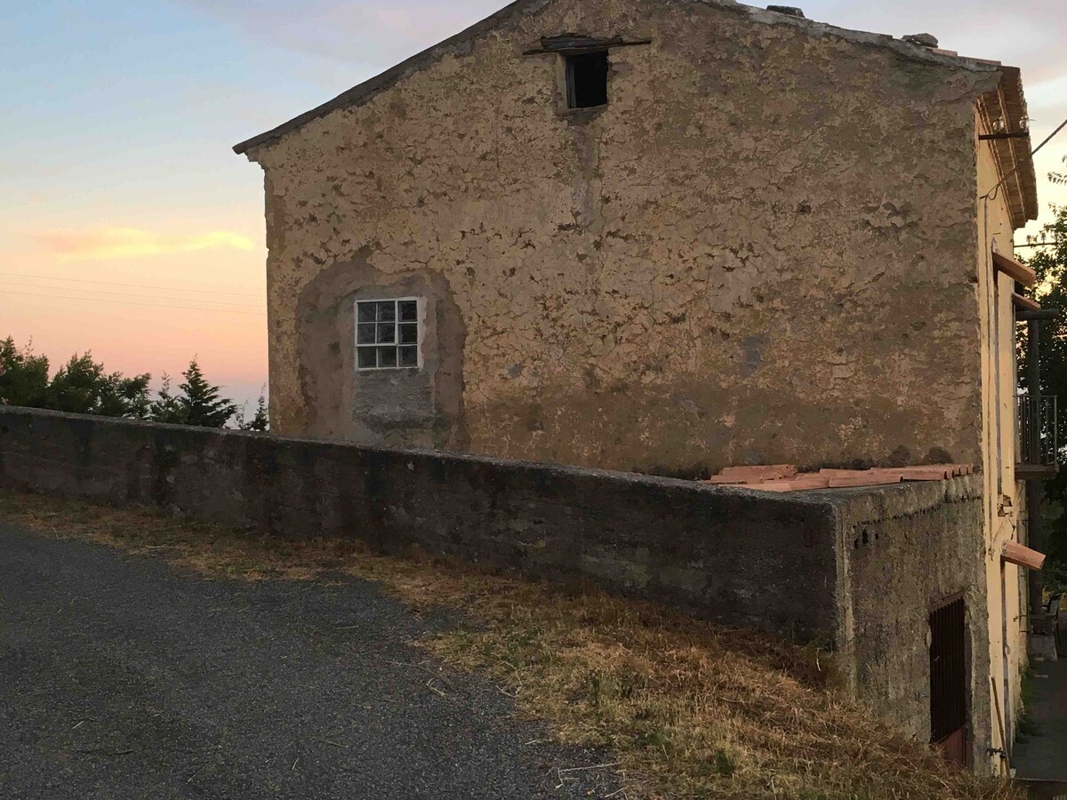 Casolare Altomonte: House on a hill with seaview.