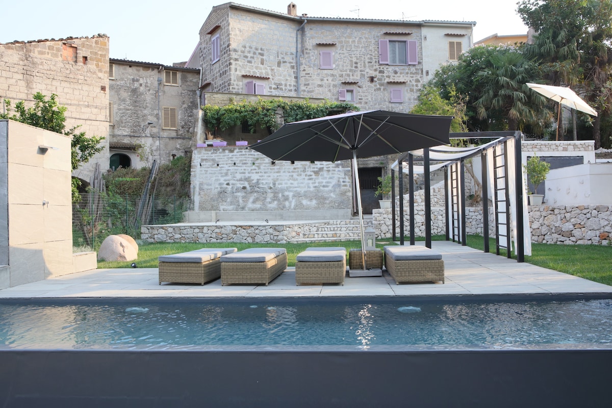 意大利乡村带泳池的家庭住宅