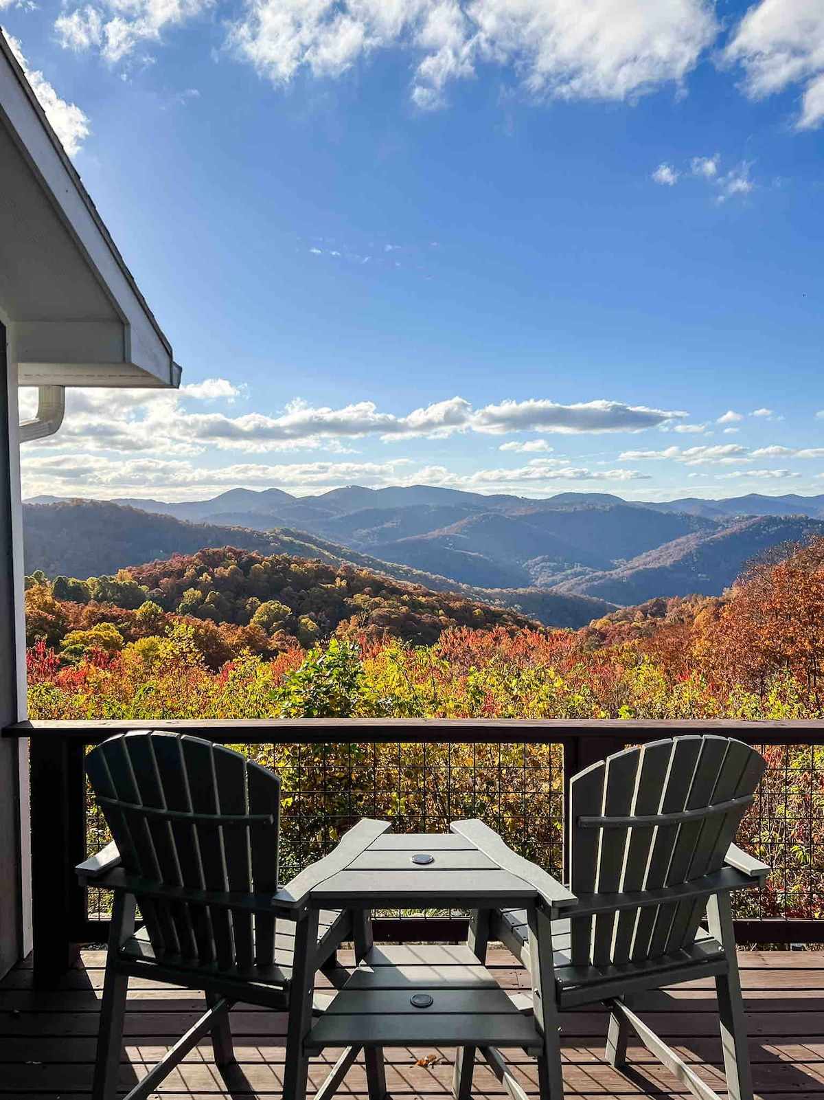 2BR Mtn Top View • Hot Tub • Cashiers & Highlands