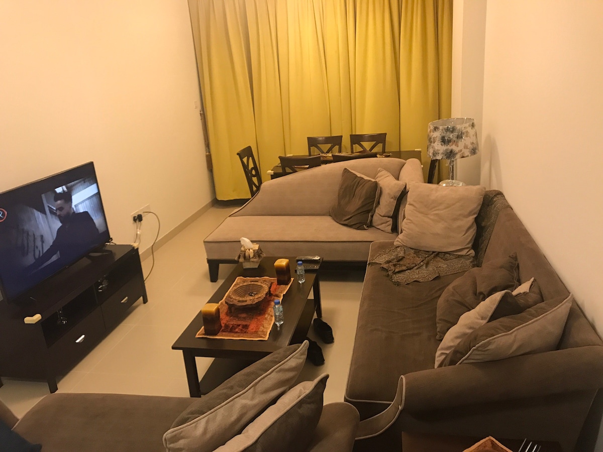 位于距离机场相连的Muscat山区位于Muscat中心的一间卧室的漂亮公寓，可轻松抵达所有道路