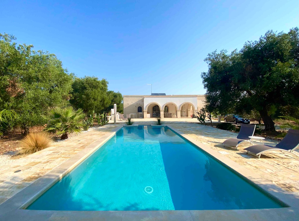 LUXUS VILLA WITH SWIMMINGPOOL, 1-6 p., CAROVIGNO