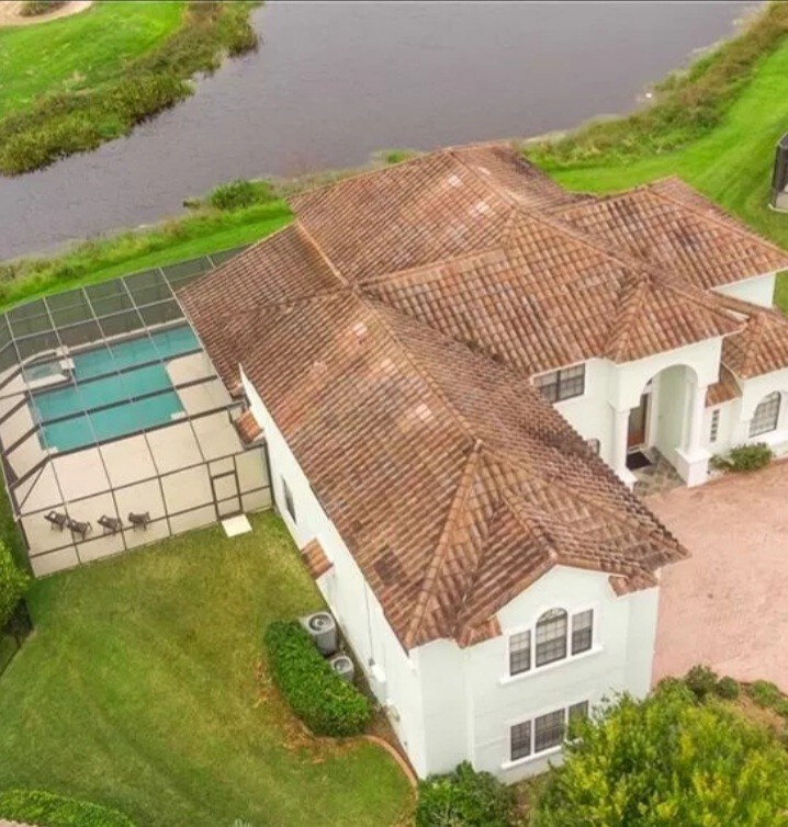 7 bedroom  Gated Golf community, with a pool