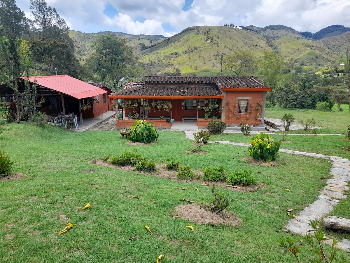 Hospedaje Familiar, Con Calor De Hogar.