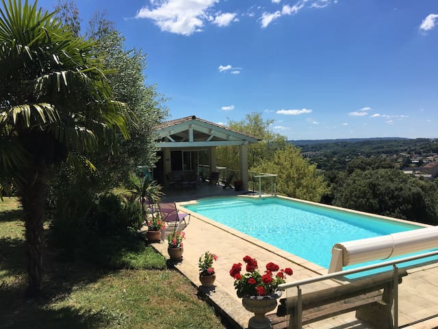 萨拉拉卡内达 (Sarlat-la-Canéda)的民宿