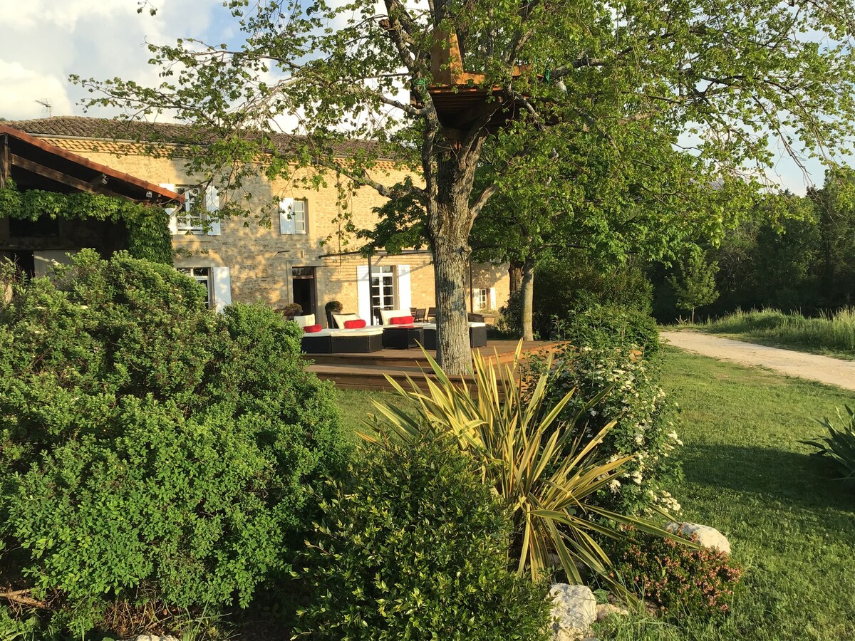 Pleasant Provençal Bastide ，带泳池