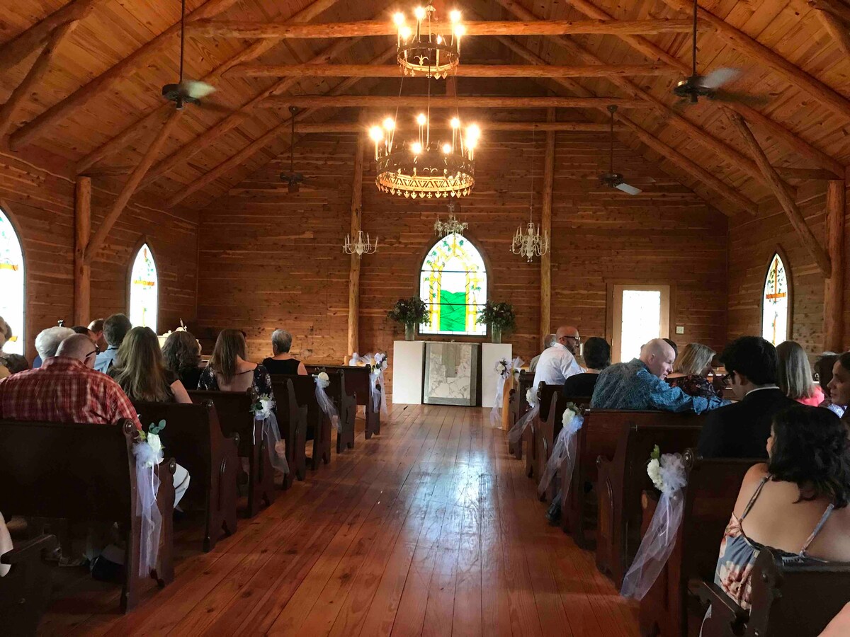 Quest Chapel ，一个美丽的乡村礼拜堂。