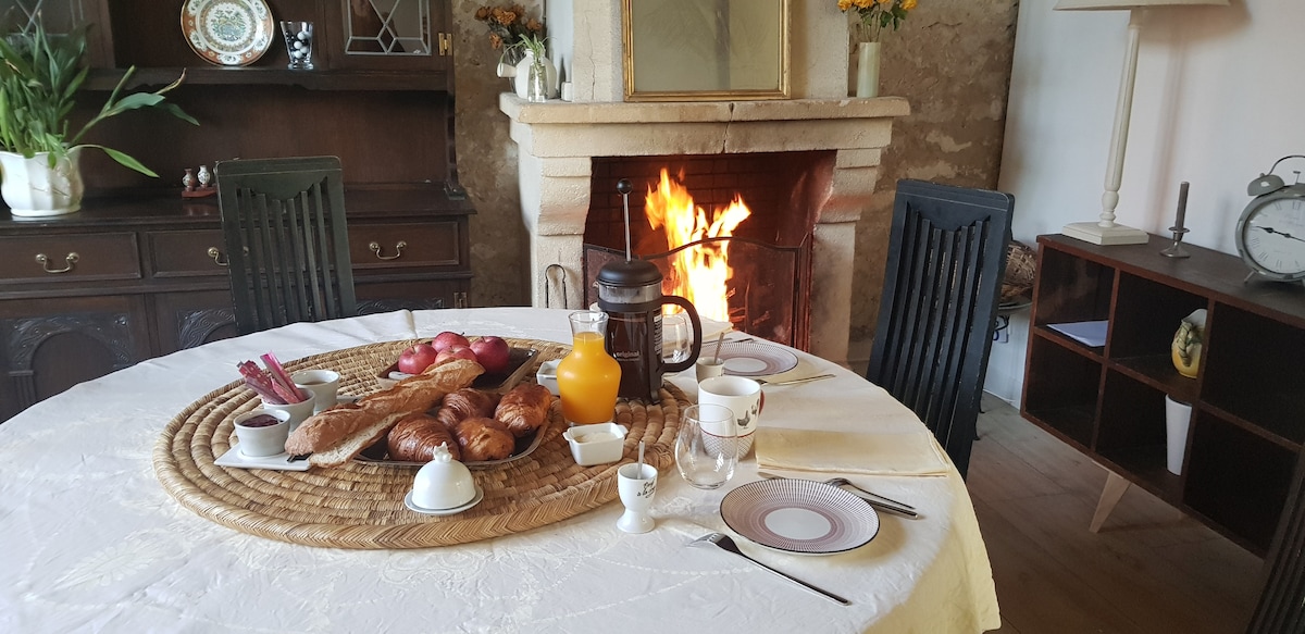 Maison chaleureuse et familiale.