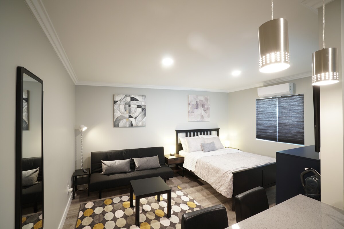 现代舒适的新单间公寓、地铁、市场、方便