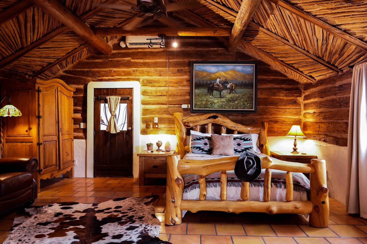 坐落在图森山脉的舒适小木屋！