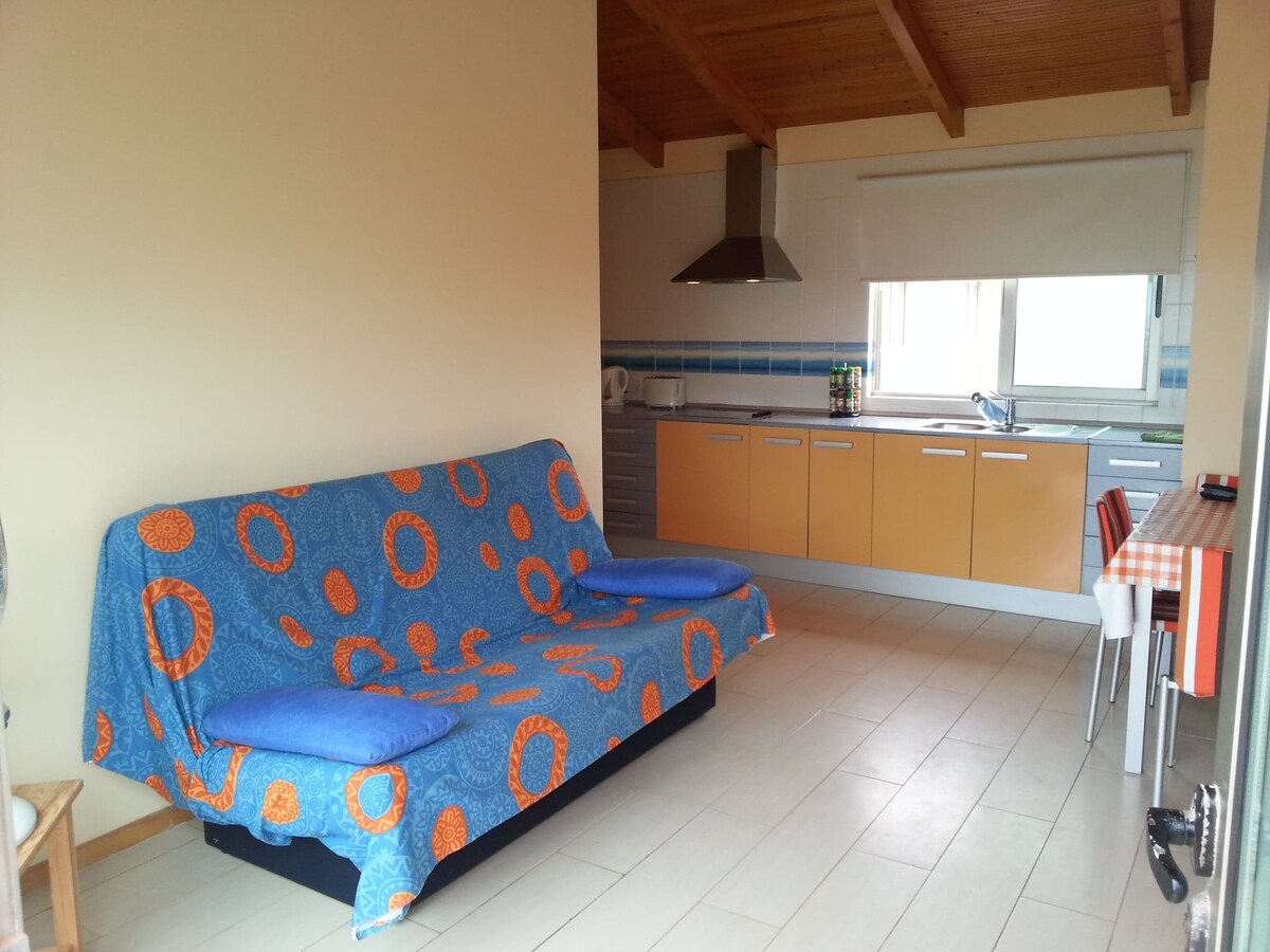 2 bed apartment with pool, in a quiet location