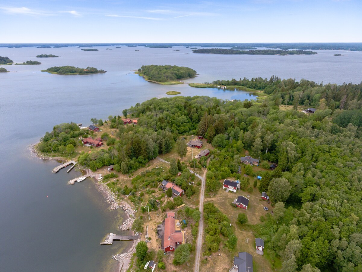 面向南方的群岛房屋，俯瞰格雷斯科（ Gräskö ）的海景