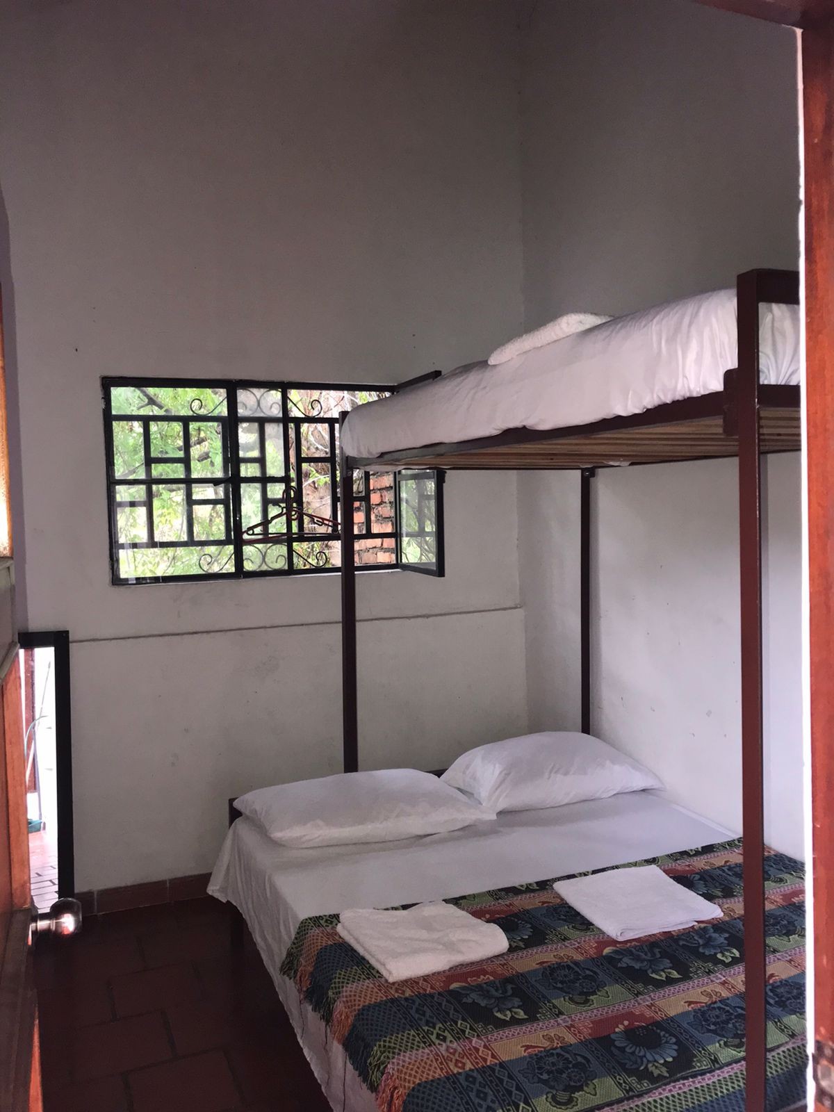 Casa familiar cama doble con camarote sencillo