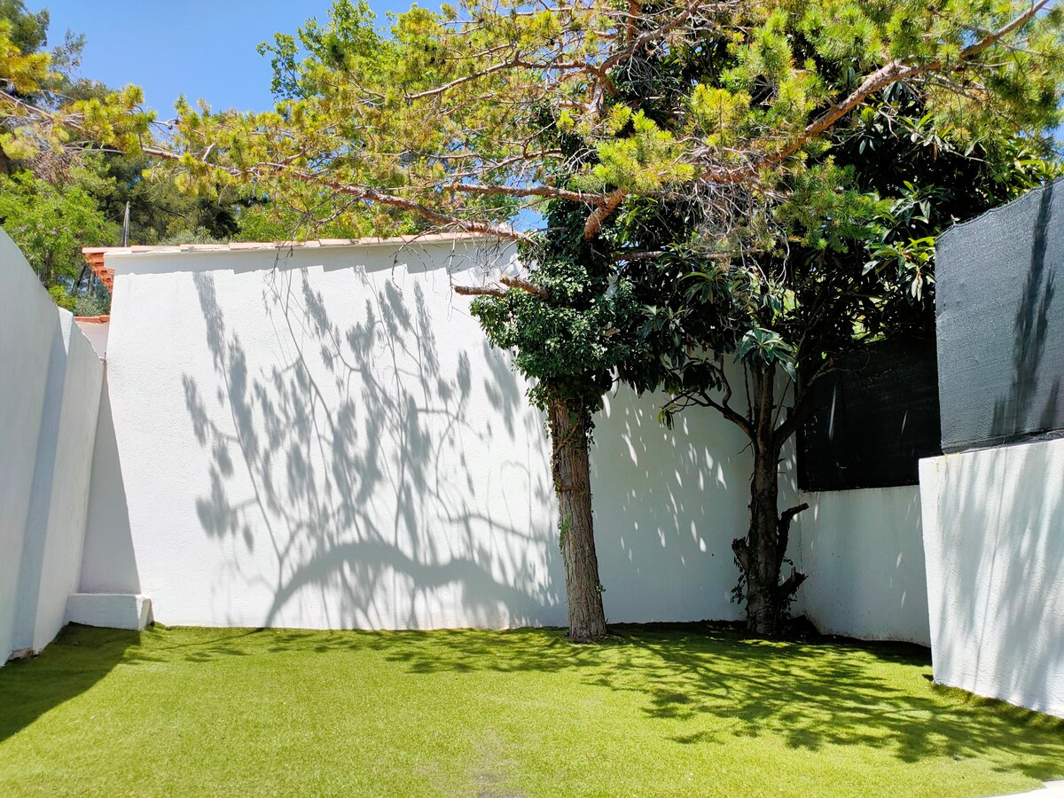 Maison sur Aubagne avec jardin et piscine.