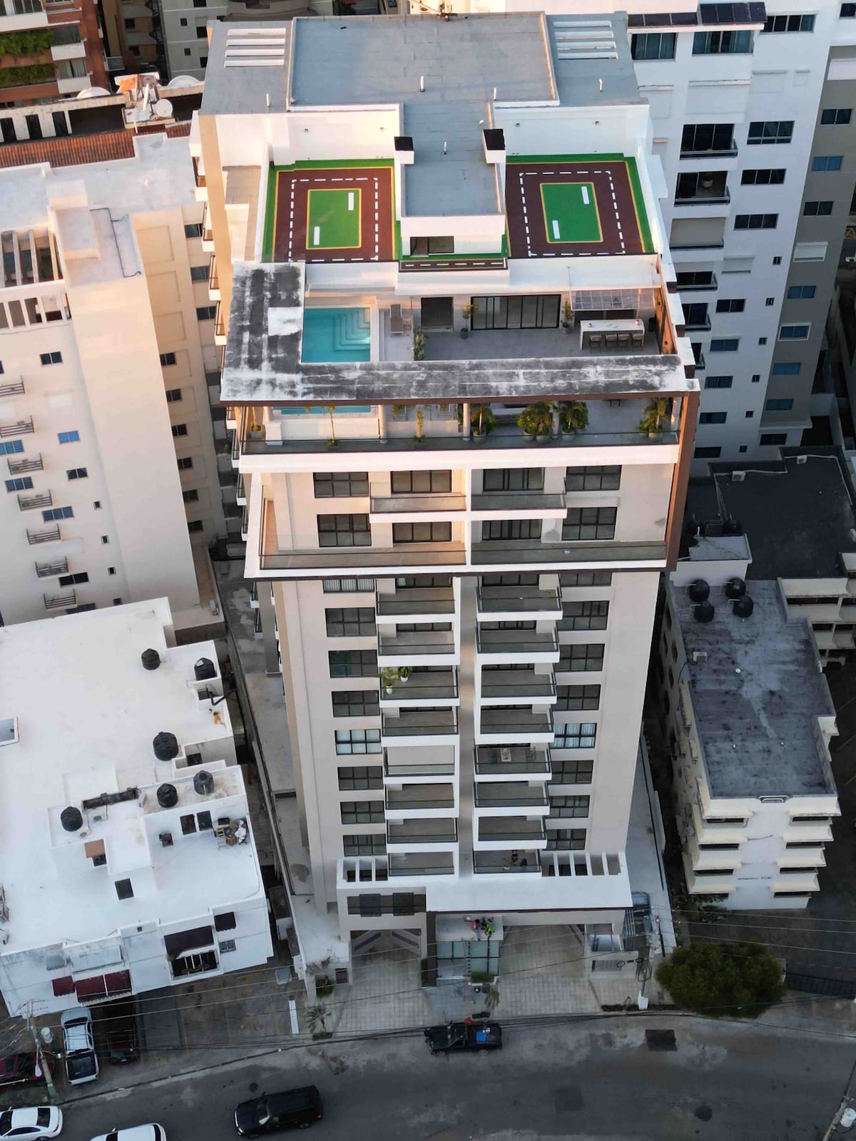 全新* 13楼泳池-城市景观1间卧室*宽敞的公寓