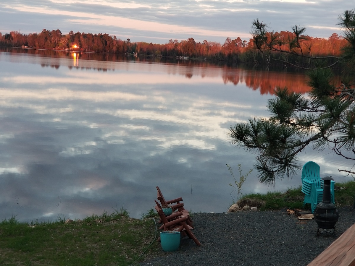 Secluded Lakefront Cottage on Veteran Homestead