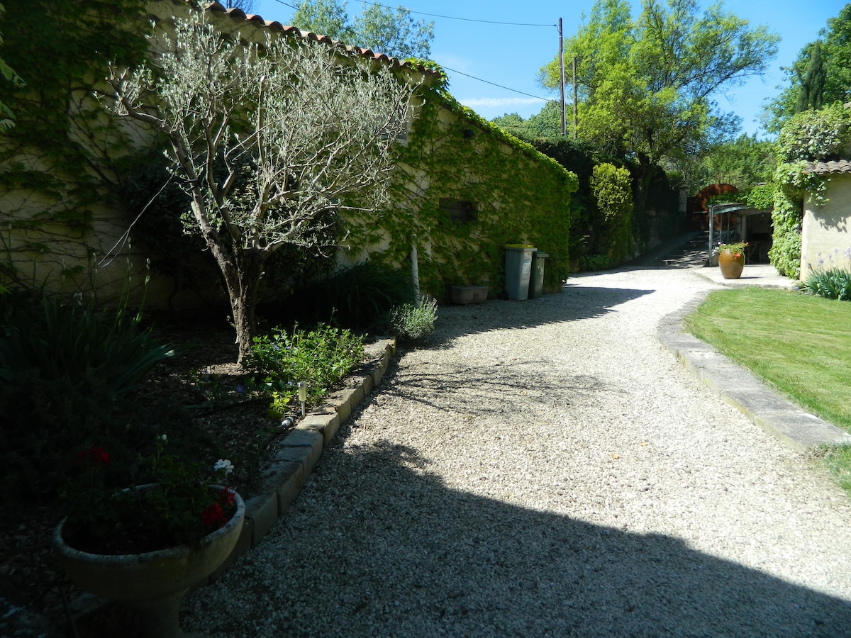 House with character: 3 km (2 miles) from Aix