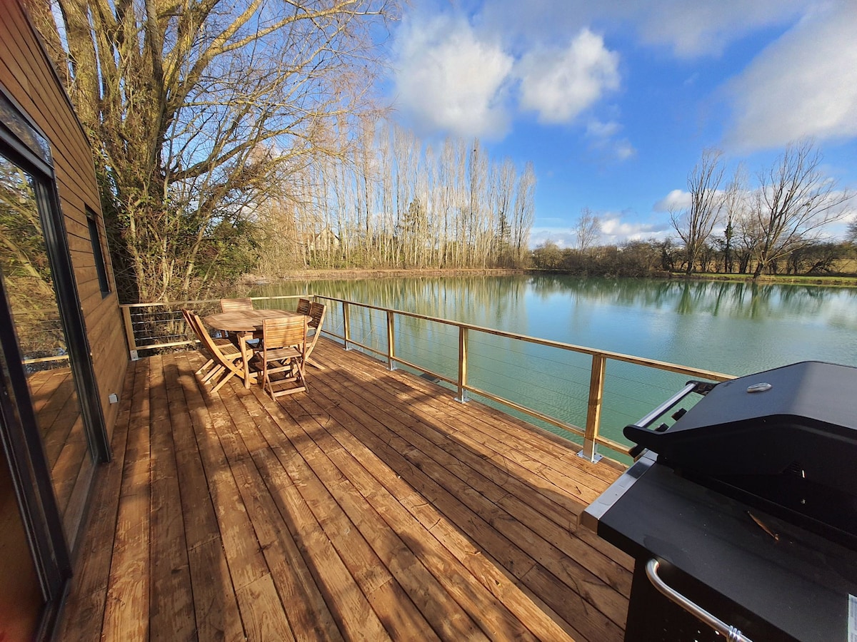 Chalet les pieds dans l'eau la campagne à la ville