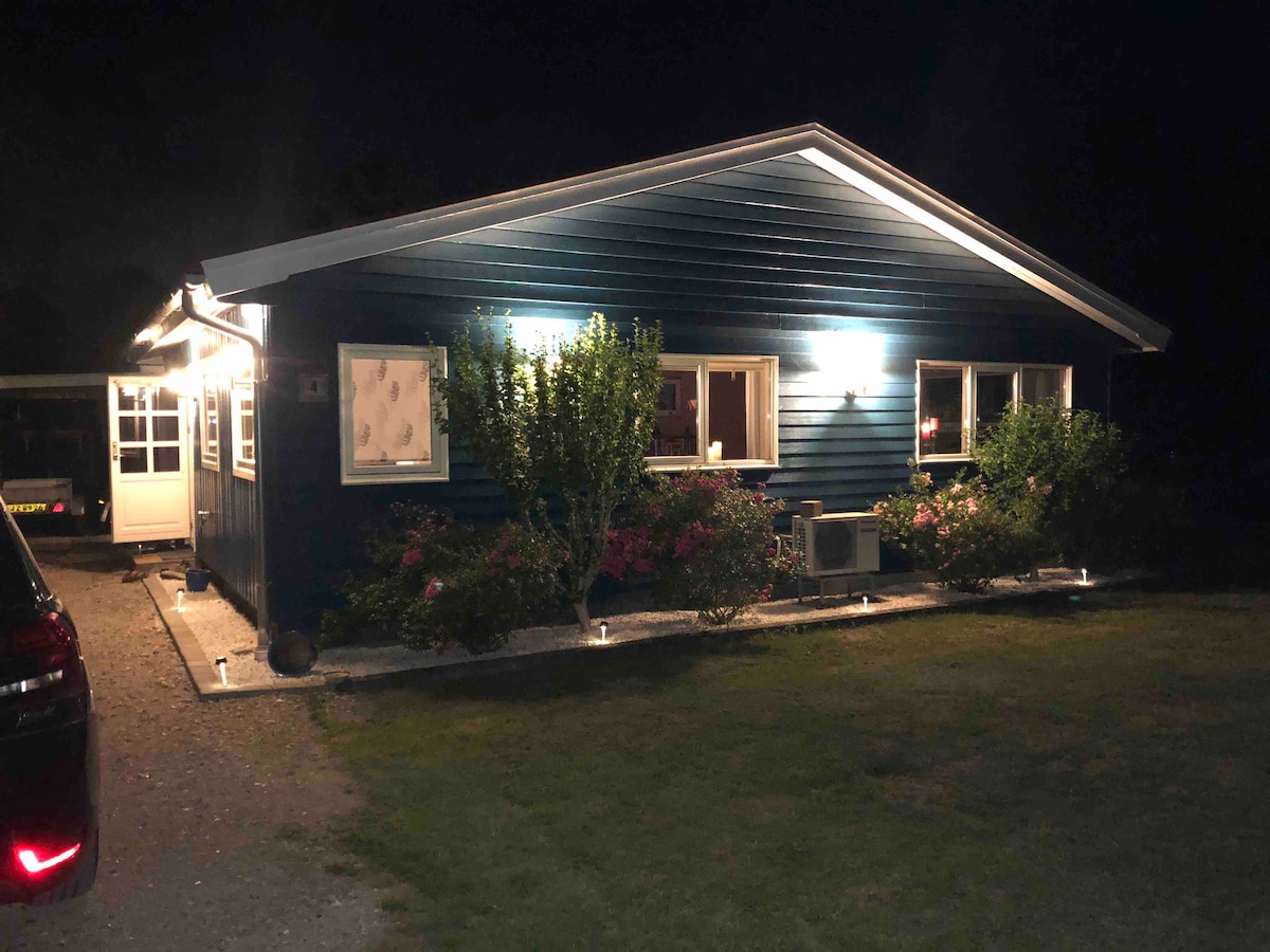 Idyllisk sommerhus i Stillinge strand