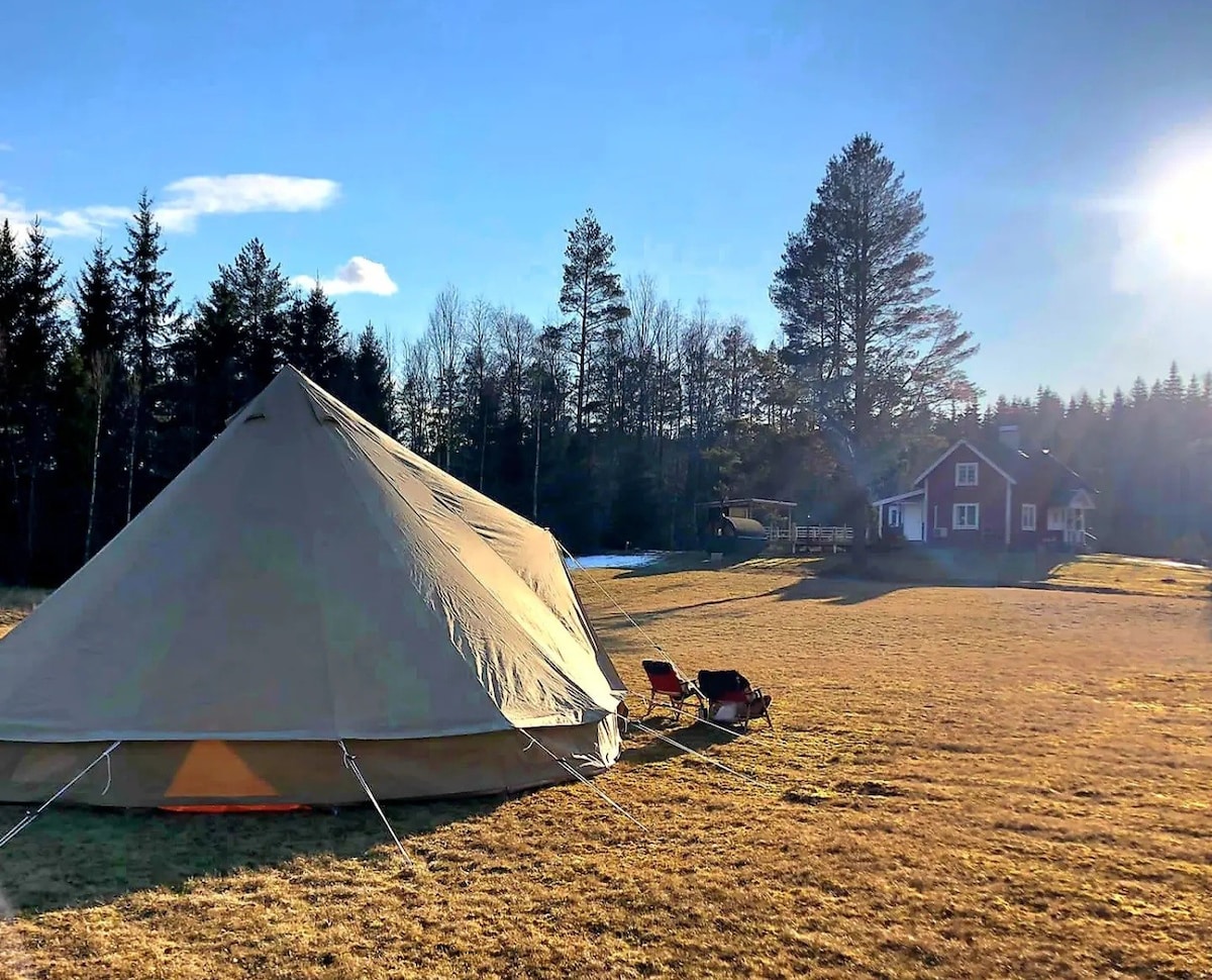 Wildkamperen vanuit stoere glampingtent