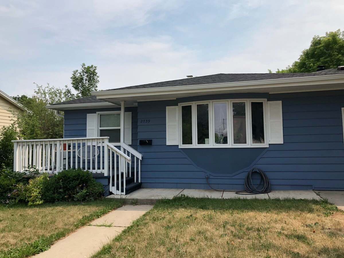 Dog friendly sauna home on the desirable West side