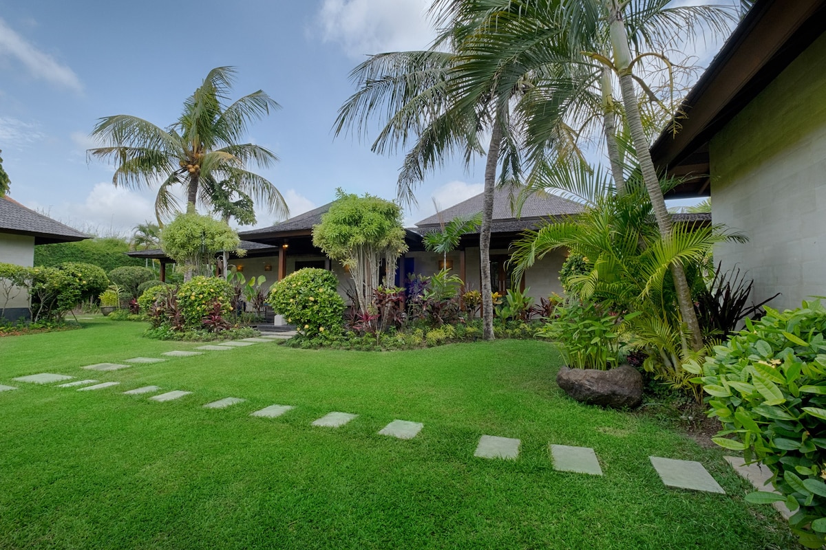 Six Bedroom Private Villa Near Beach Bali