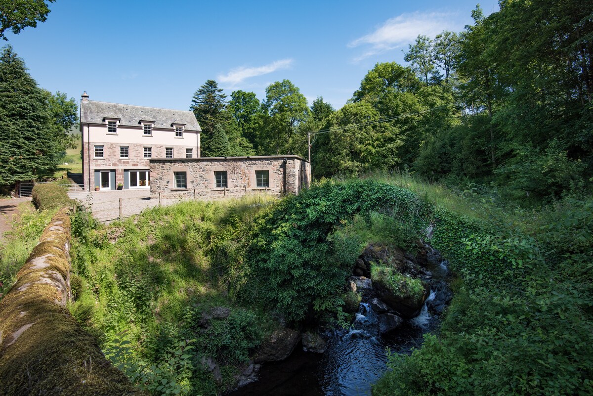 Eco-friendly room on hydro powered highland estate