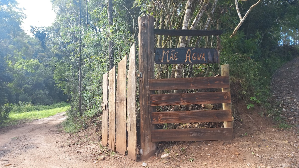 Chác Mãe Água Chalé/Cabana
Cachoeira/piscina nat