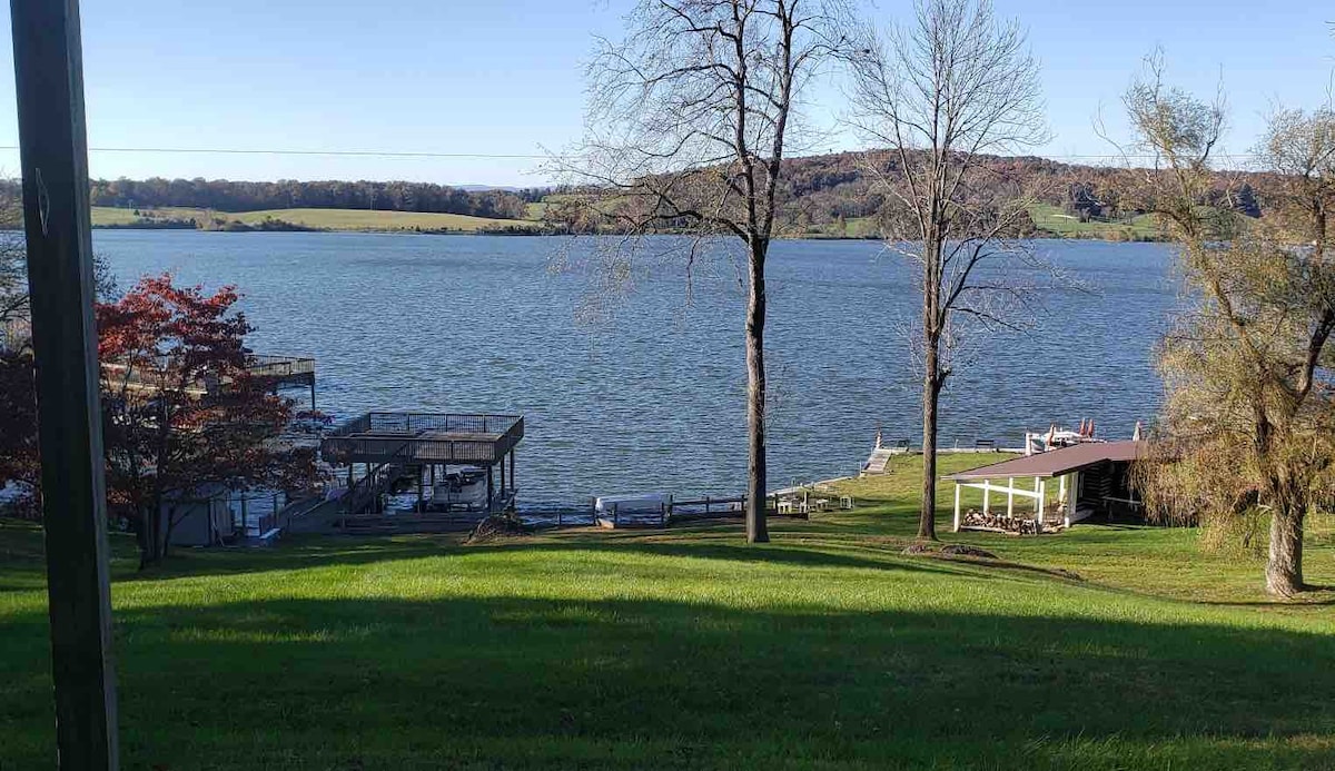 Merry Point Lodge ，位于弗吉尼亚州美丽的Claytor Lake ！