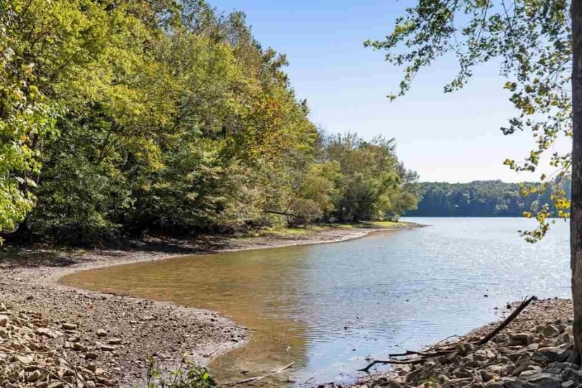 Beautiful and quiet getaway on Lake Barkley