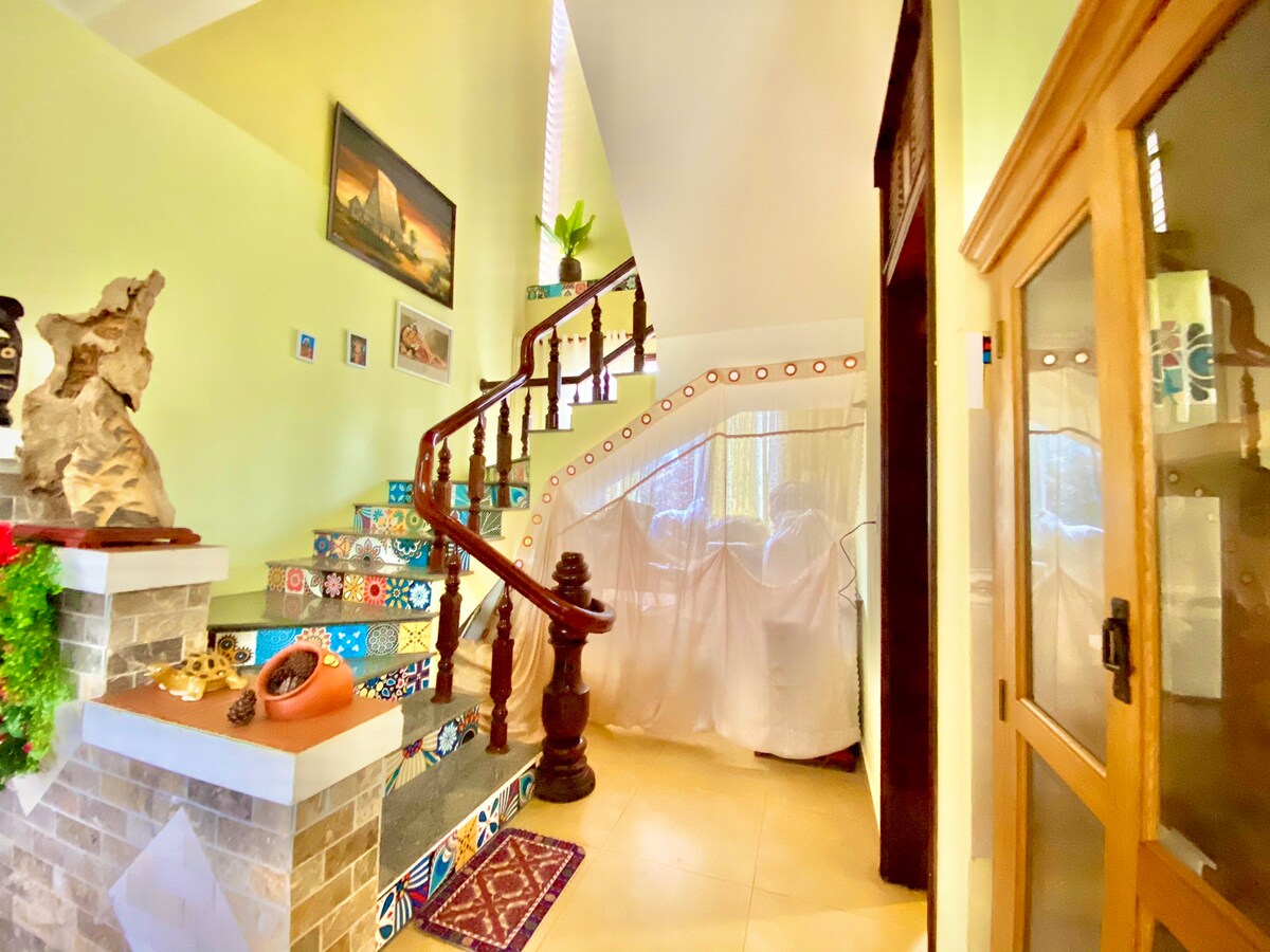 Private Room CLOSE-TO-EVERYTHING! HeniSi Homestay