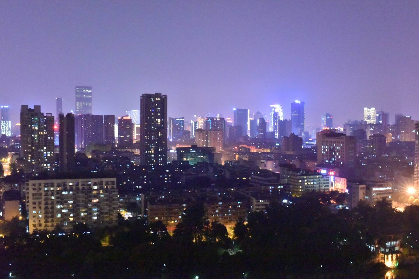 窗外的夜景实拍,很漂亮 enjoy!