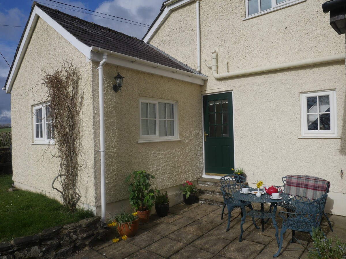 A cosy Brecon Beacons retreat with castle views