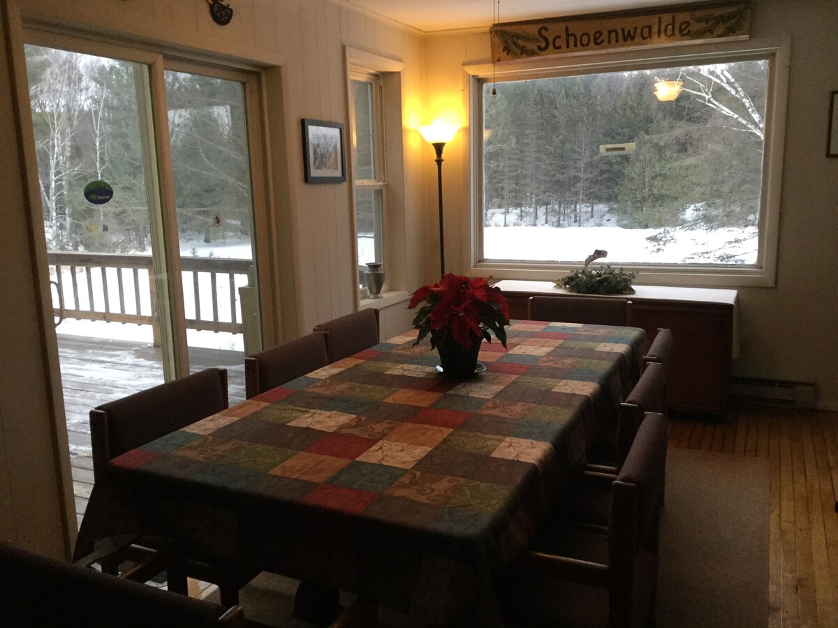 The Gasthaus (Guesthouse) Trailside Lodging