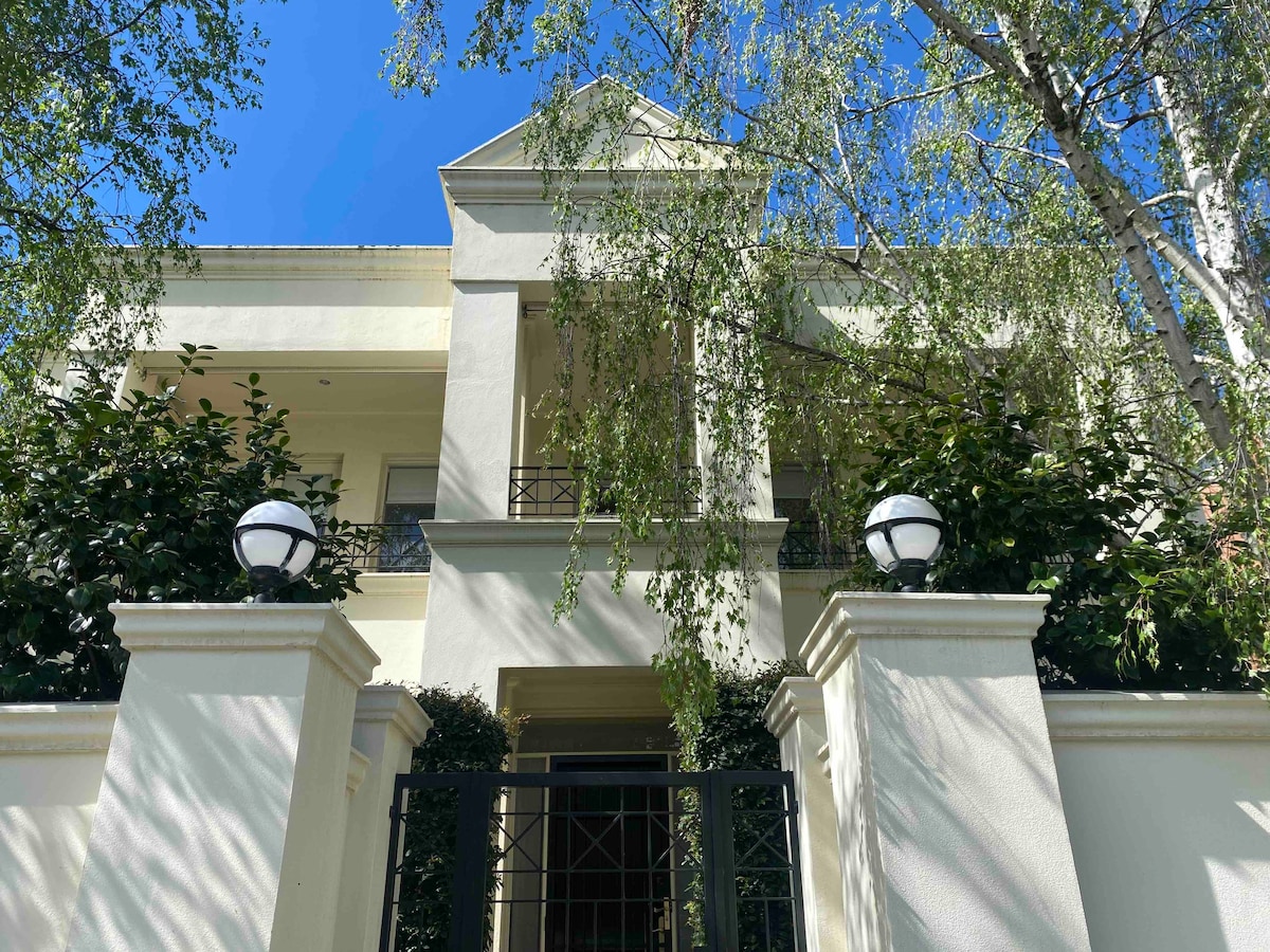 Art Deco in Toorak@150 Meters to Toorak Village