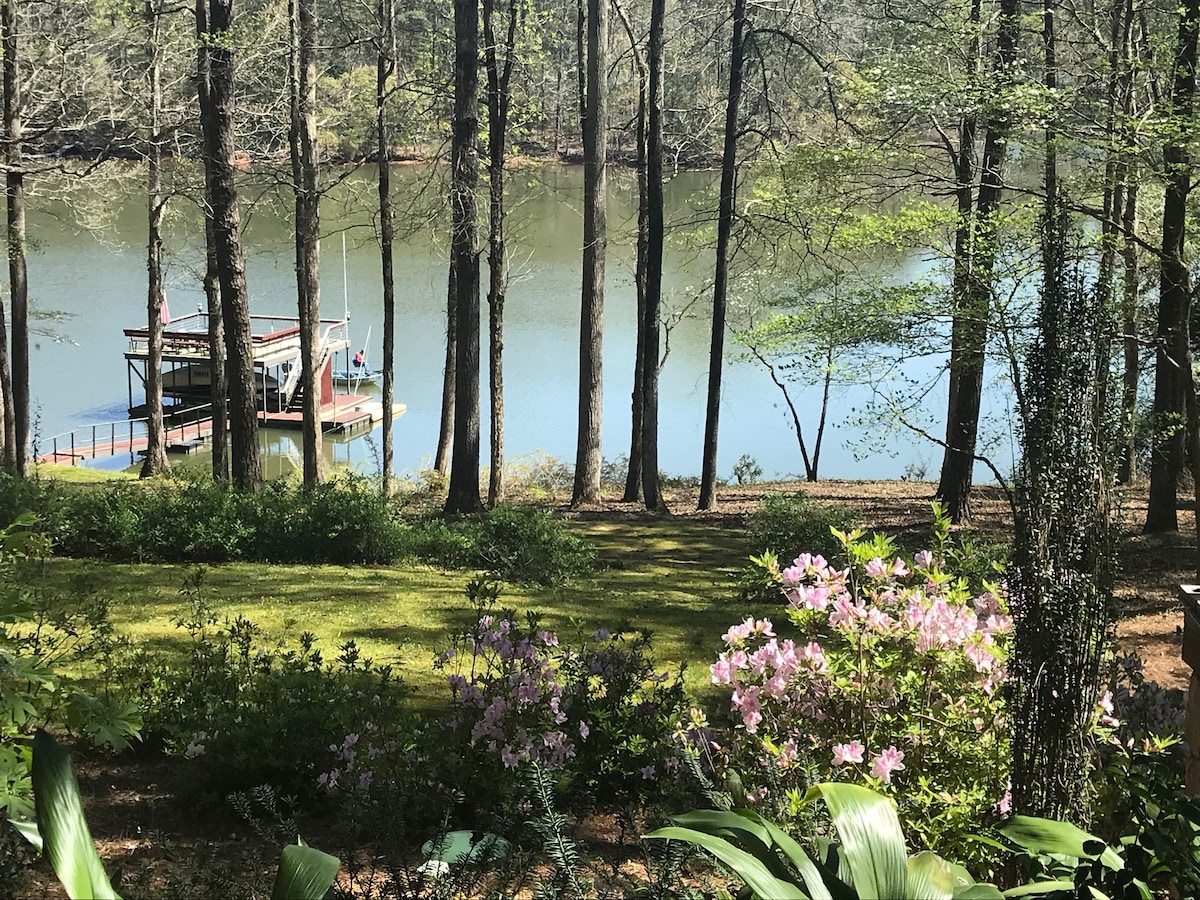 Lakefront Guest House on West Point Lake