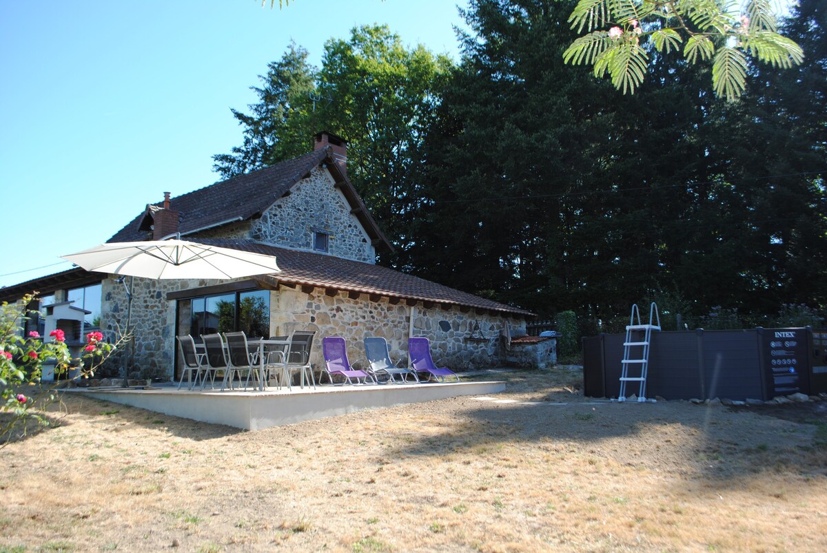 Farmhouse with Fishing Lake and Extensive Grounds