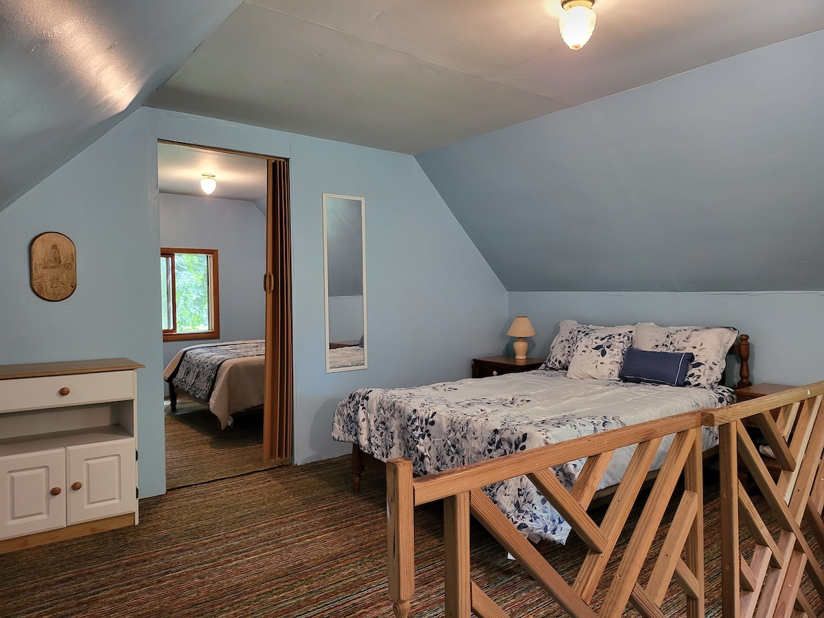 Rickard Cottage: Comfy and easy, near Silver Lake