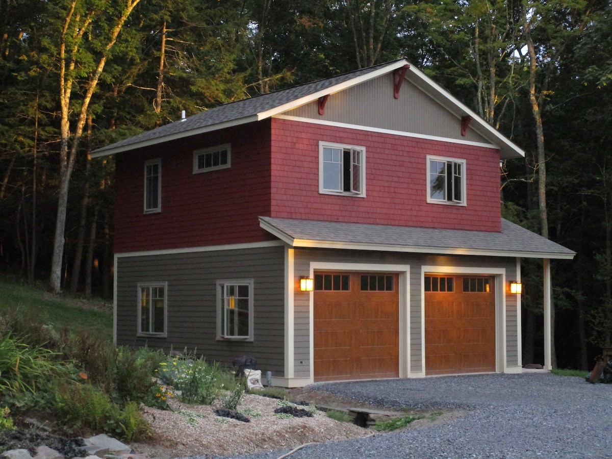 Sunny Arts & Crafts Loft