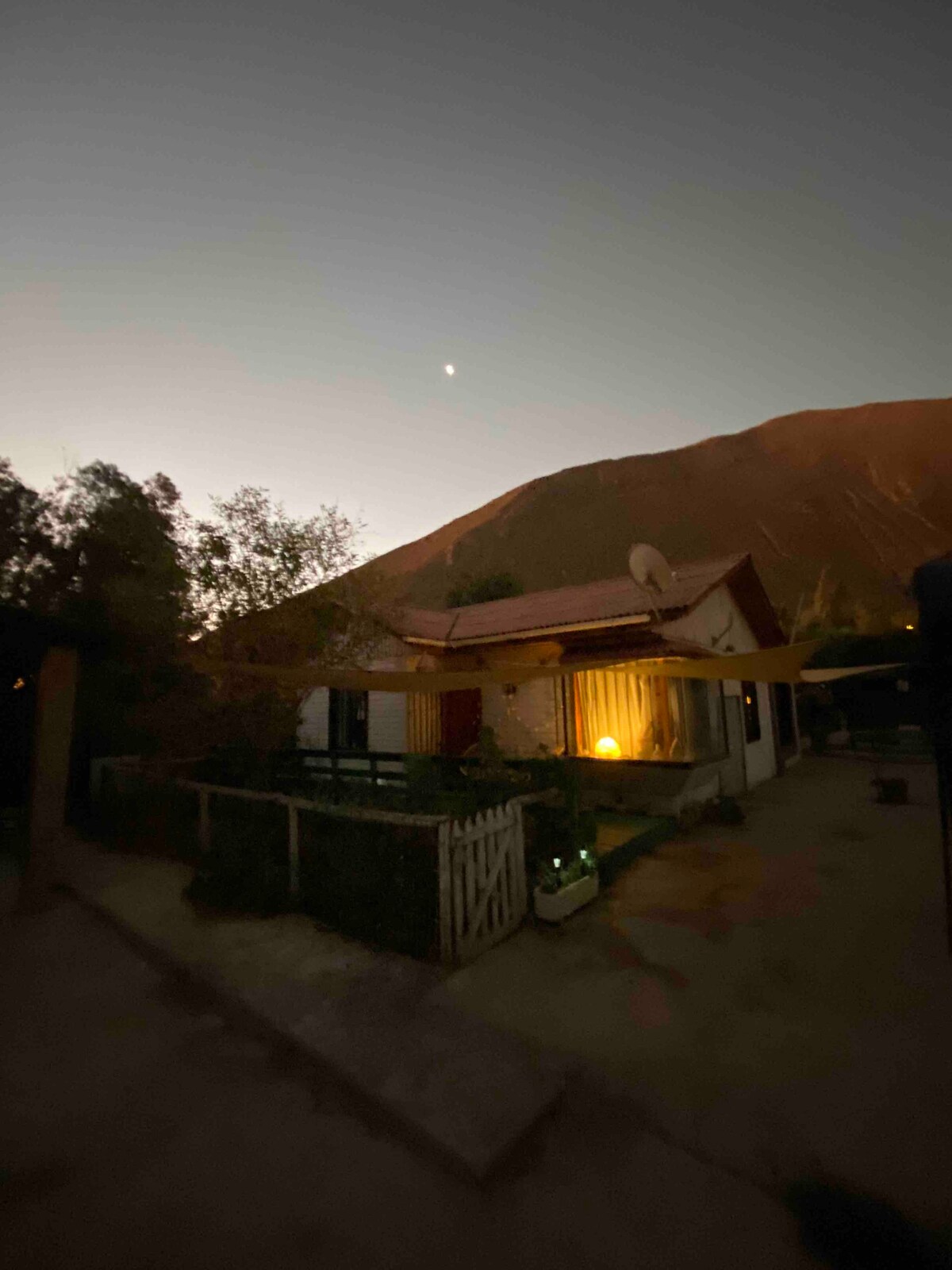 Hermosa casa dentro de estrellas y naturaleza