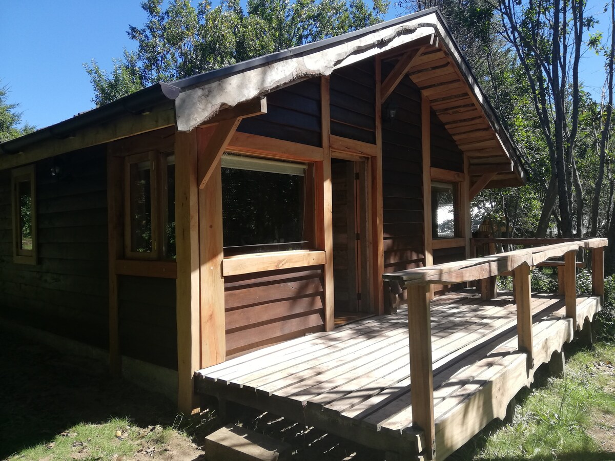 CABAÑA  PELLÍN , ESTILO  RÚSTICO , 4 PERSONAS .