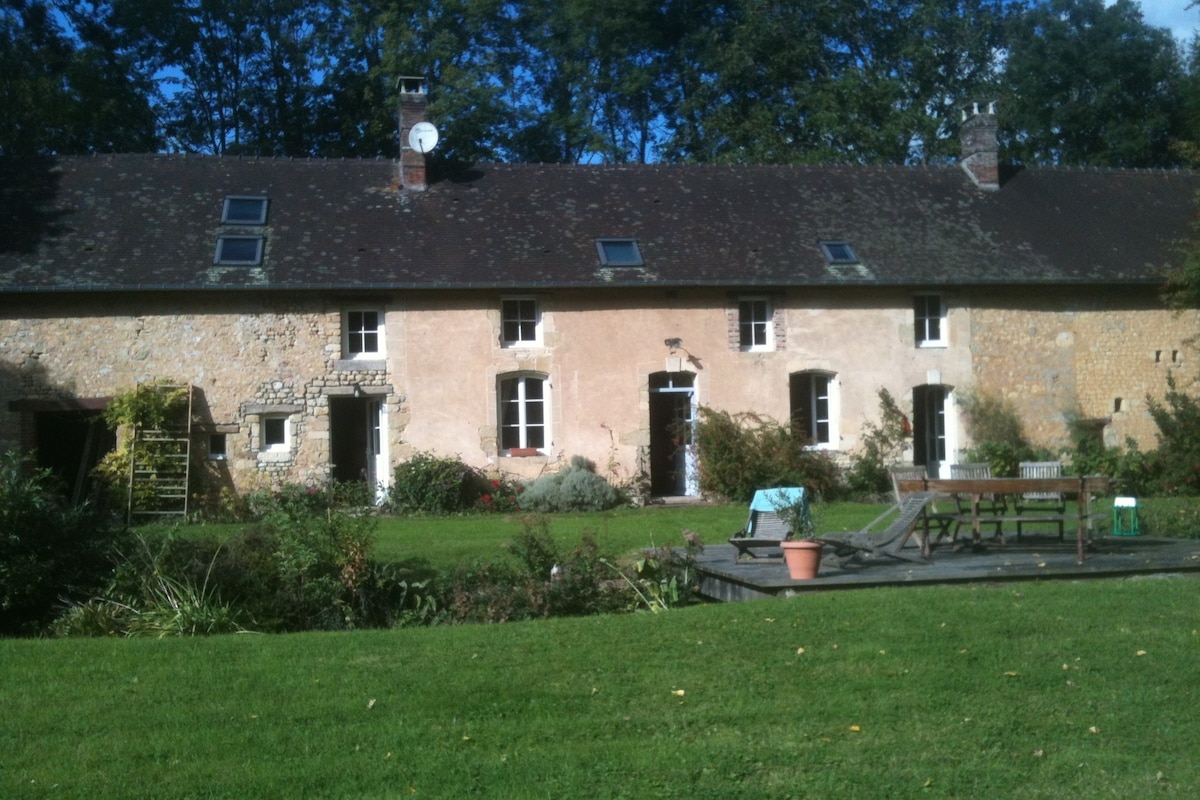 Maison dans un écrin de verdure, calme assuré.