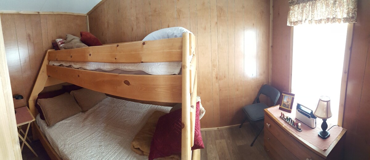 私人小木屋，位于家庭营地