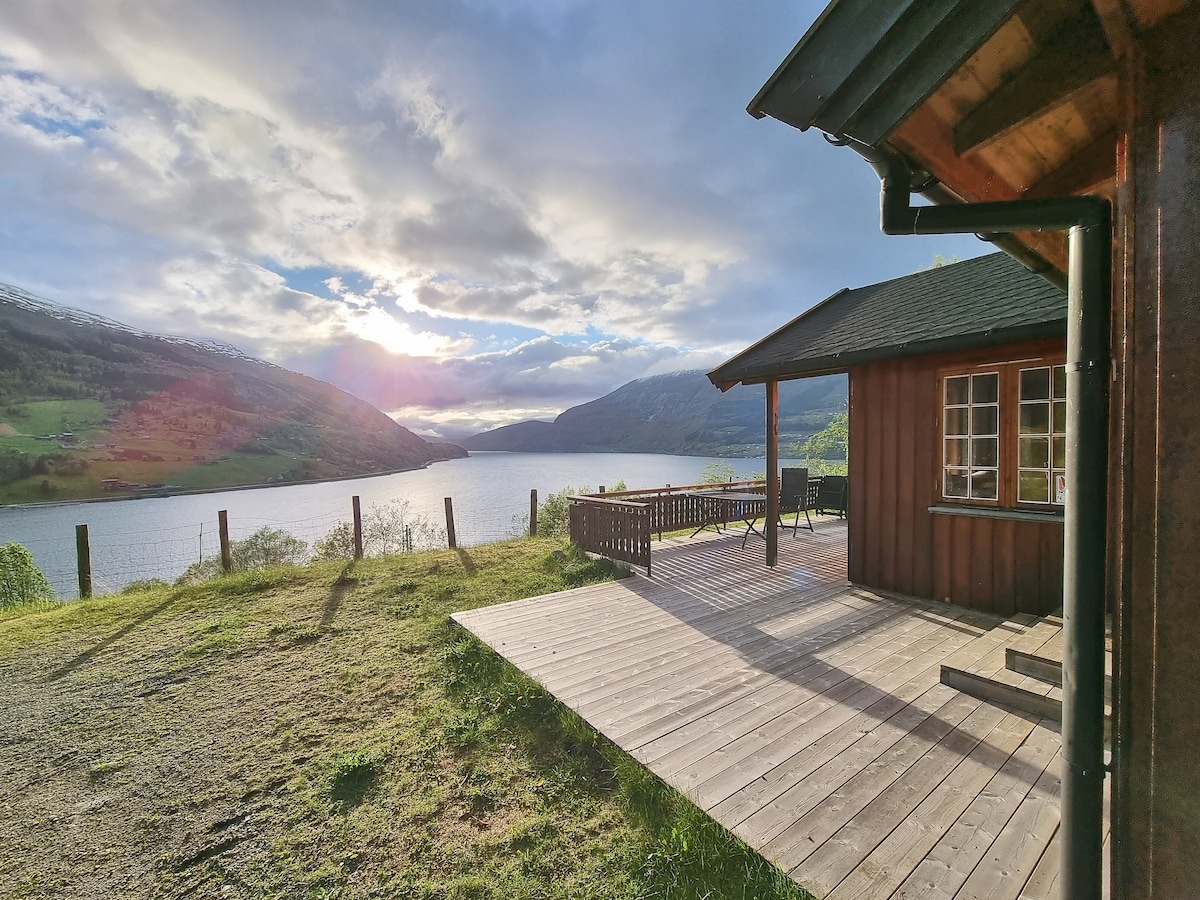 北峡湾（ Nordfjord ）景观小木屋